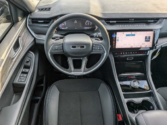 New 2027 Jeep Grand Cherokee Altitude RWD image 18