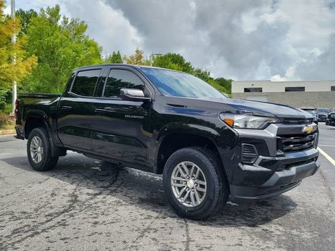 Used 2023 Chevrolet Colorado LT RWD image 3
