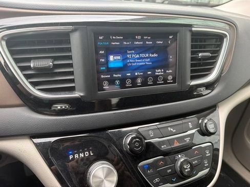Used 2018 Chrysler Pacifica Touring Plus w/ Tire & Wheel Group FWD image 27