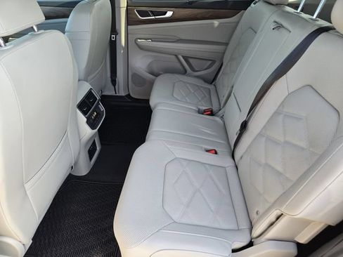 Used 2024 Volkswagen Atlas SE FWD image 30