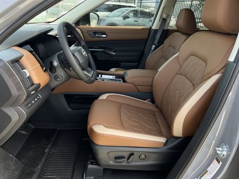 New 2026 Nissan Pathfinder Platinum FWD image 12