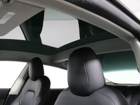 Used 2023 Tesla Model 3 Standard Range image 10