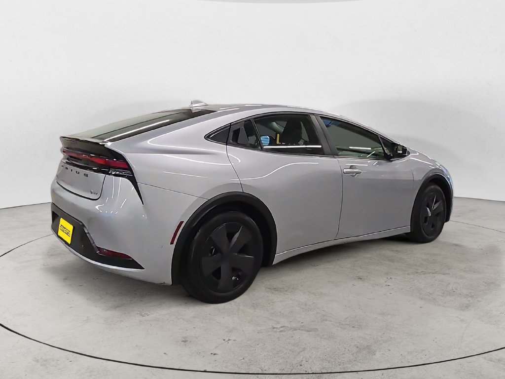 Used 2025 Toyota Prius LE FWD image 8