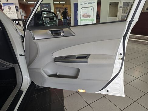 Used 2012 Subaru Forester 2.5X Touring AWD/4WD image 12