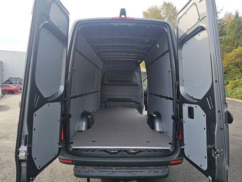 New 2025 Mercedes-Benz Sprinter 2500 image 11