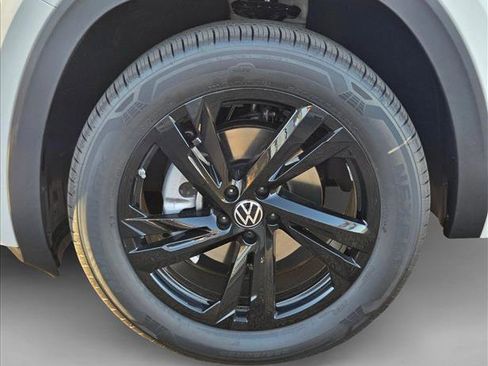 New 2026 Volkswagen Atlas Cross Sport SEL R-Line image 10