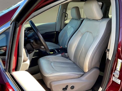 Used 2017 Chrysler Pacifica Touring-L image 21