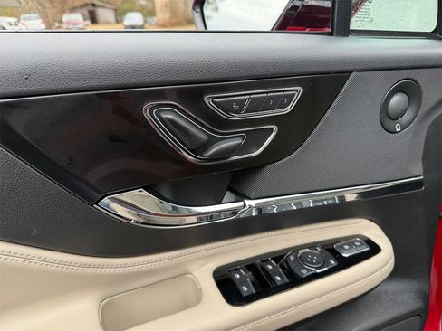 Used 2025 Lincoln Corsair Reserve w/ Equipment Group 202A image 16