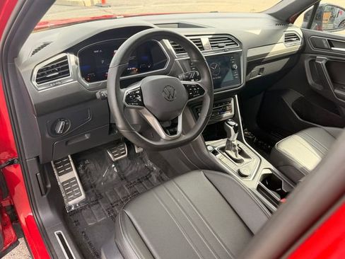 Certified 2024 Volkswagen Tiguan SE R-Line AWD/4WD image 12