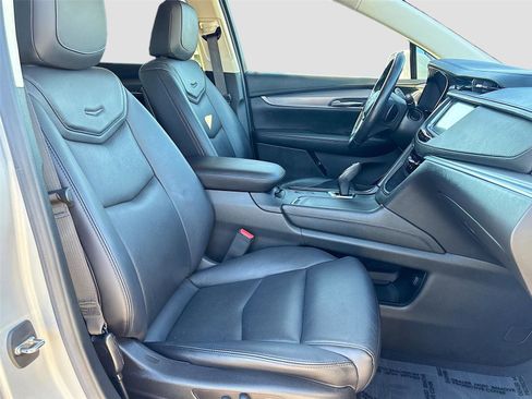 Used 2018 Cadillac XT5 Luxury image 32