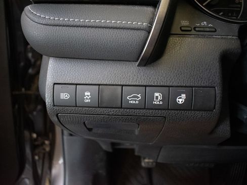 Used 2023 Toyota Camry SE w/ Cold Weather Package FWD image 19