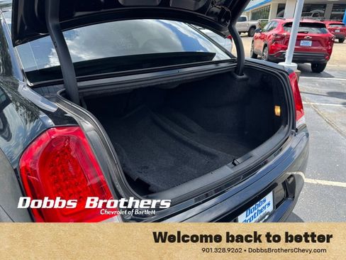 Used 2018 Chrysler 300 Touring L RWD image 39