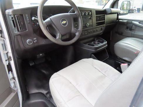 Used 2013 Chevrolet Express 2500 RWD image 5