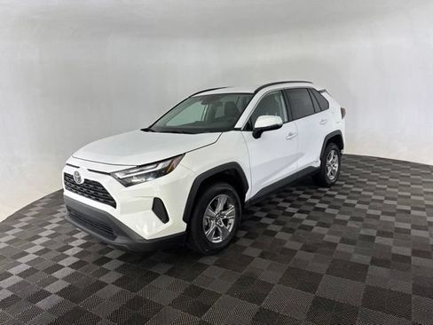 Used 2025 Toyota RAV4 XLE AWD/4WD image 5