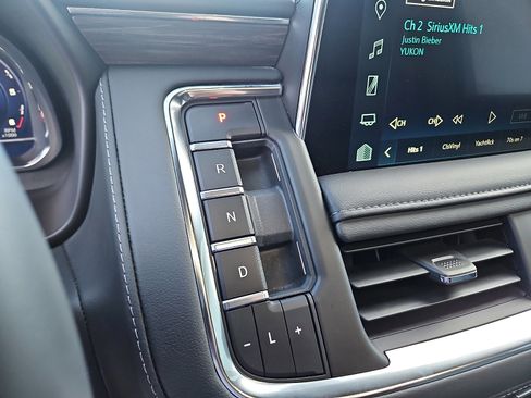 Used 2024 Chevrolet Suburban Z71 w/ Luxury Package image 16