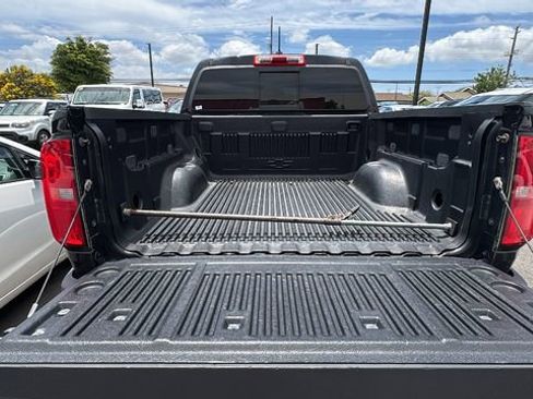 Used 2016 Chevrolet Colorado LT w/ LT Convenience Package RWD image 11
