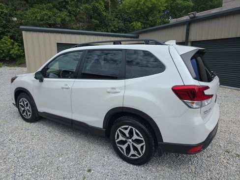 Used 2023 Subaru Forester Premium AWD/4WD image 5