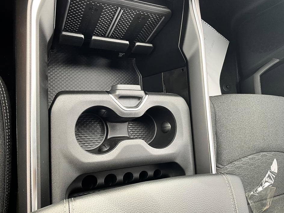 New 2027 RAM 3500 Big Horn AWD/4WD image 27