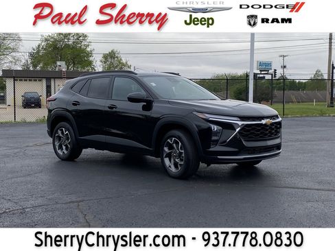 Used 2025 Chevrolet Trax LT w/ LT Convenience Package FWD image 1
