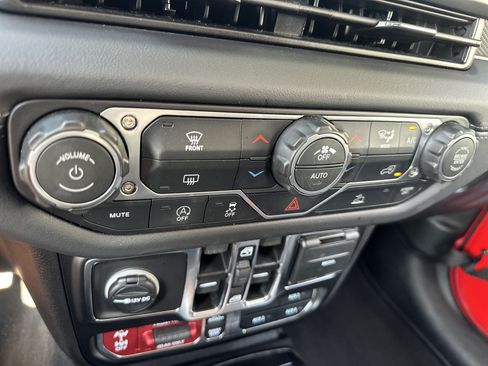 Used 2026 Jeep Wrangler Unlimited Rubicon AWD/4WD image 19