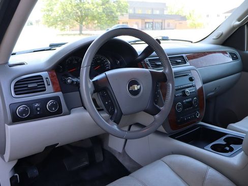 Used 2008 Chevrolet Suburban LT w/ LT Preferred Equipment Group AWD/4WD image 15