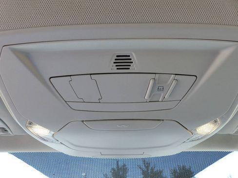 Used 2017 Ford Focus Titanium FWD image 38