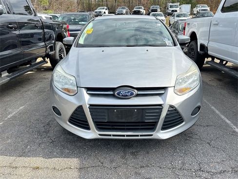 Used 2013 Ford Focus SE w/ SE Winter Pkg image 2