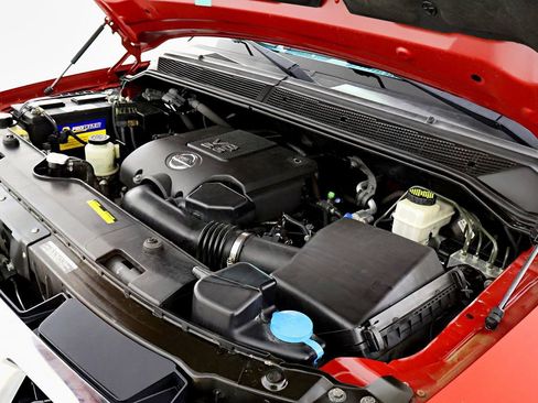 Used 2015 Nissan Titan SV image 53