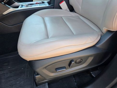 Used 2021 Ford Explorer XLT w/ Equipment Group 202A RWD image 12