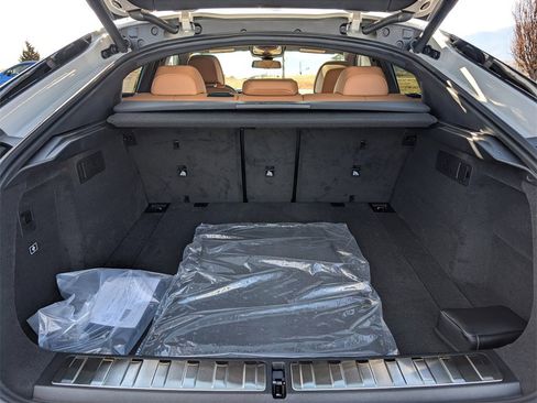 New 2026 BMW X6 M60i image 18