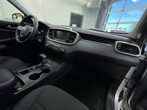 Used 2019 Kia Sorento L image 28