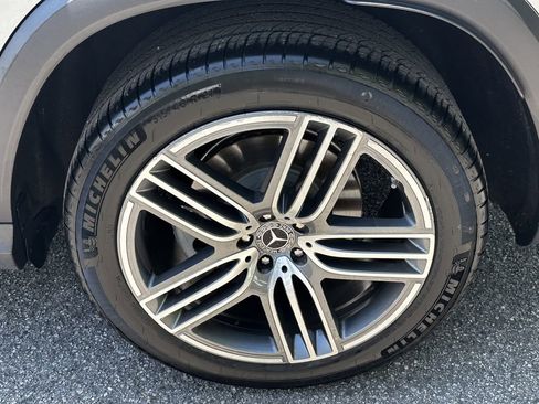 Certified 2025 Mercedes-Benz GLS 450 4MATIC image 24