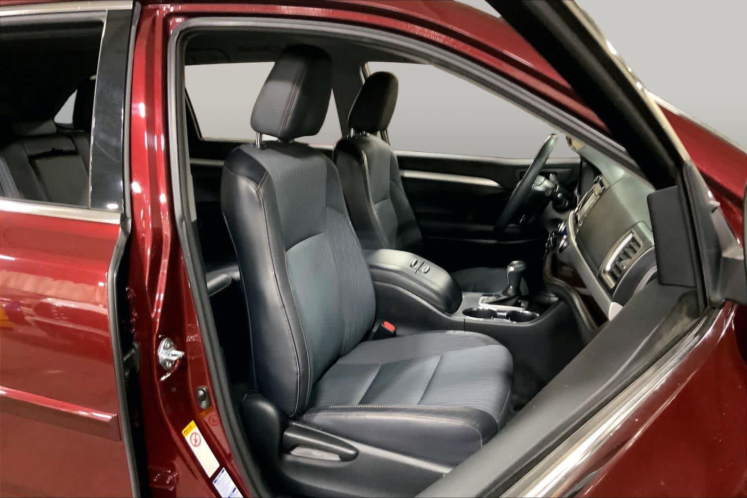 Used 2015 Toyota Highlander Plus AWD/4WD image 9
