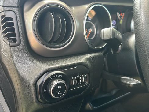 Used 2020 Jeep Gladiator Sport w/ Trailer Tow Package AWD/4WD image 31