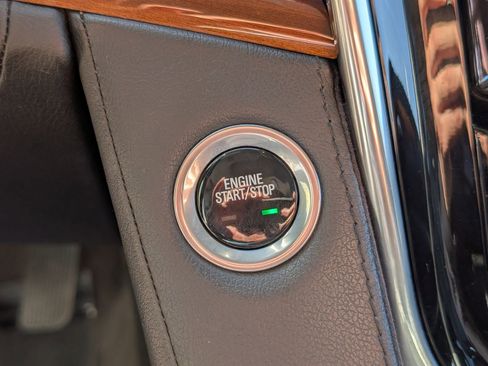 Used 2019 Cadillac Escalade ESV Luxury image 16