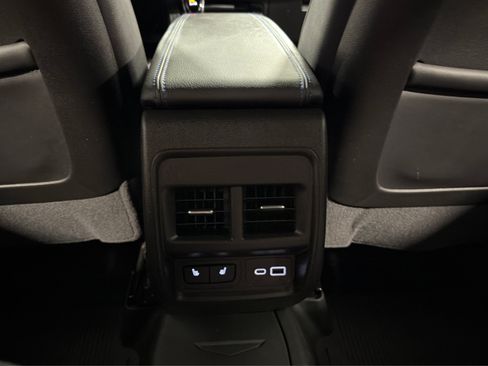 Used 2024 Cadillac XT4 Sport AWD/4WD image 38