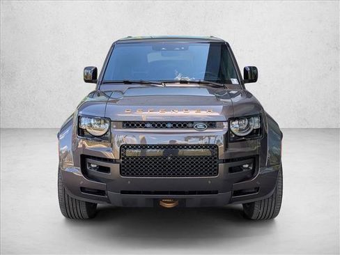 Used 2025 Land Rover Defender 110 image 2