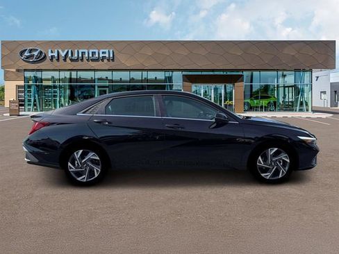 New 2026 Hyundai Elantra Limited FWD image 9