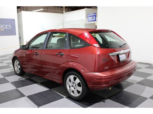Used 2002 Ford Focus ZX5 Hatchback image 6