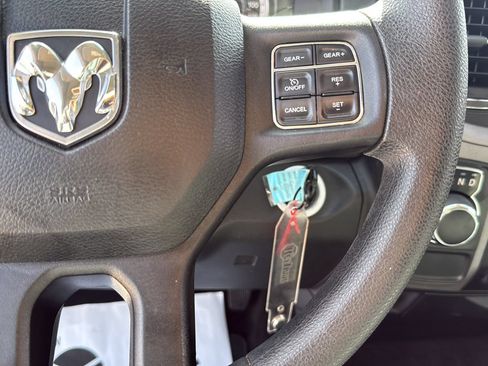 Used 2016 RAM 1500 Express RWD image 12