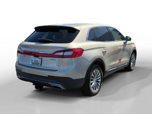 Used 2017 Lincoln MKX Select w/ Select Plus Package AWD/4WD image 5