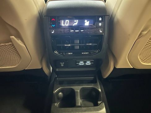 Used 2024 Jeep Grand Cherokee L Limited w/ Luxury Tech Group II AWD/4WD image 25