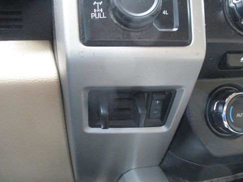 Used 2017 Ford F250 Lariat w/ Lariat Value Package image 19