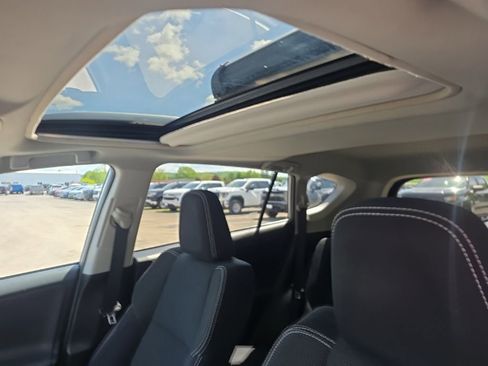 Used 2016 Toyota RAV4 XLE AWD/4WD image 28