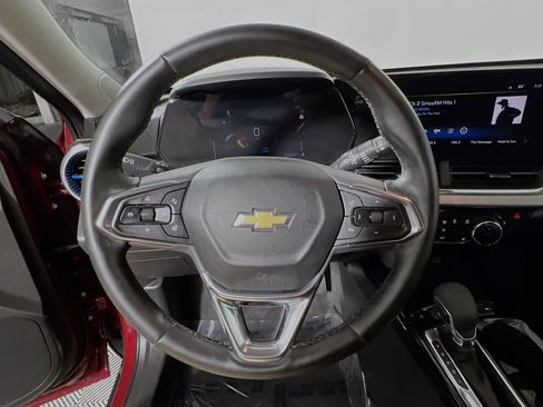 Used 2025 Chevrolet Trax LT w/ LT Convenience Package image 18