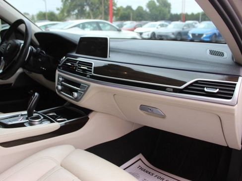 Used 2022 BMW 740i xDrive AWD/4WD image 24