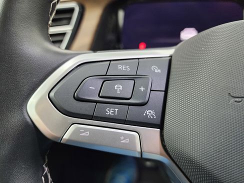 Used 2025 Volkswagen Atlas SE image 19