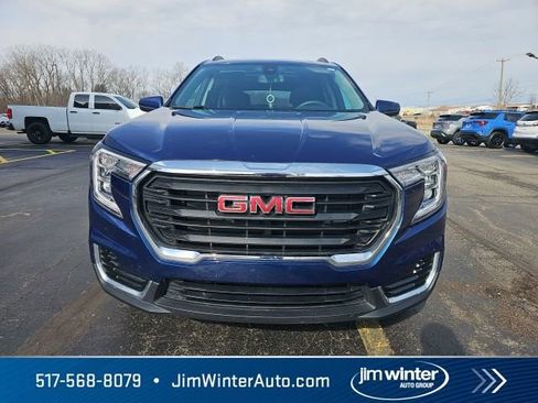 Used 2023 GMC Terrain SLE w/ Driver Convenience Package image 2