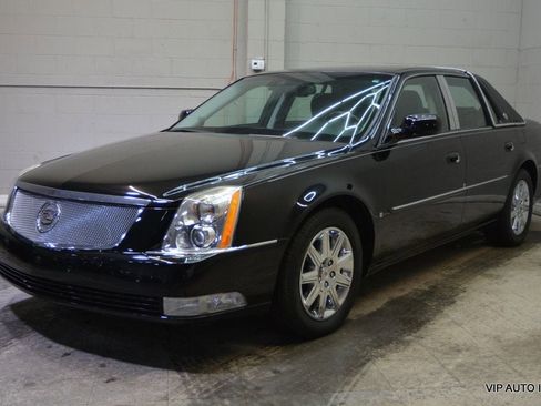 Used 2010 Cadillac DTS Premium w/ Driver Awareness Package image 2