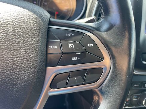 Used 2019 Jeep Cherokee Latitude Plus w/ Cold Weather Group AWD/4WD image 30